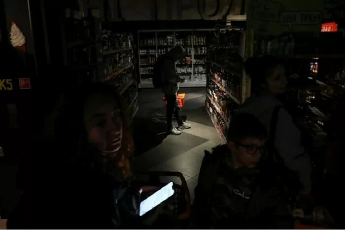 Що робити бізнесу під час відключення електроенергії та повітряних тривогах?